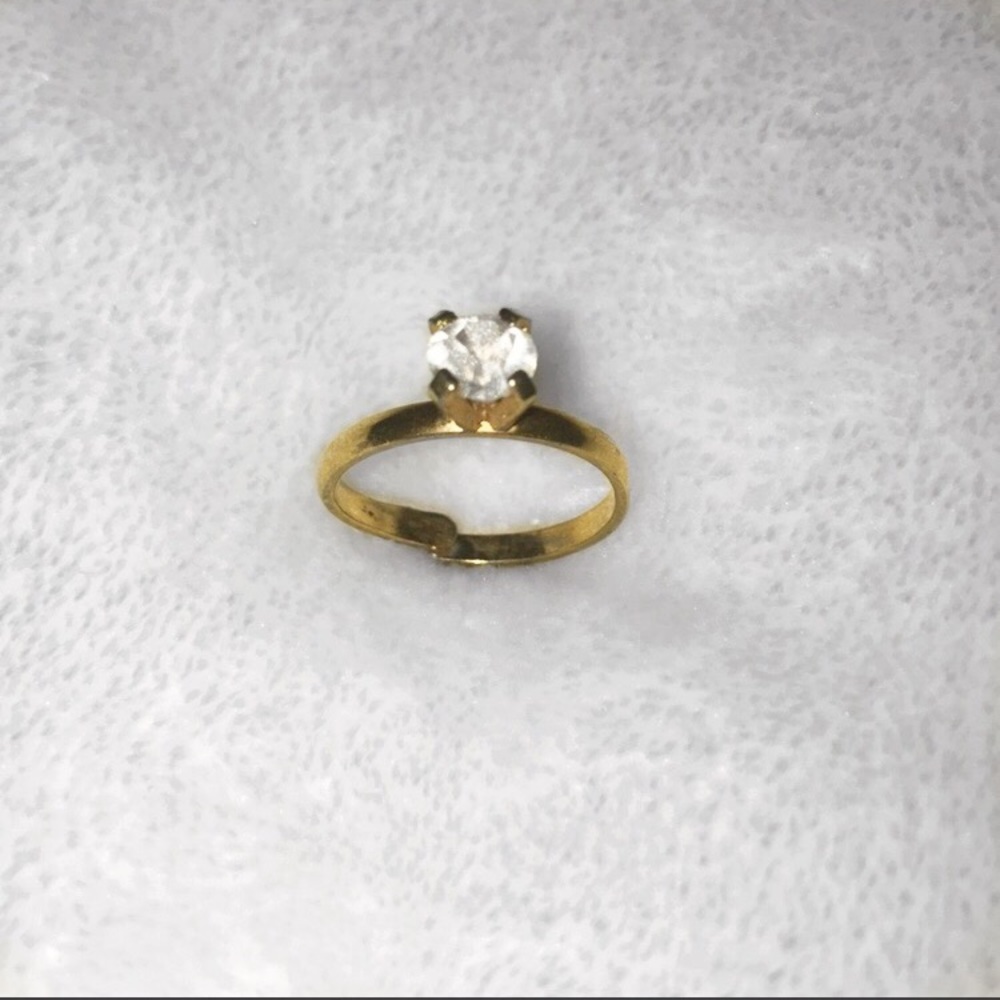 Gold diamond type ring💍